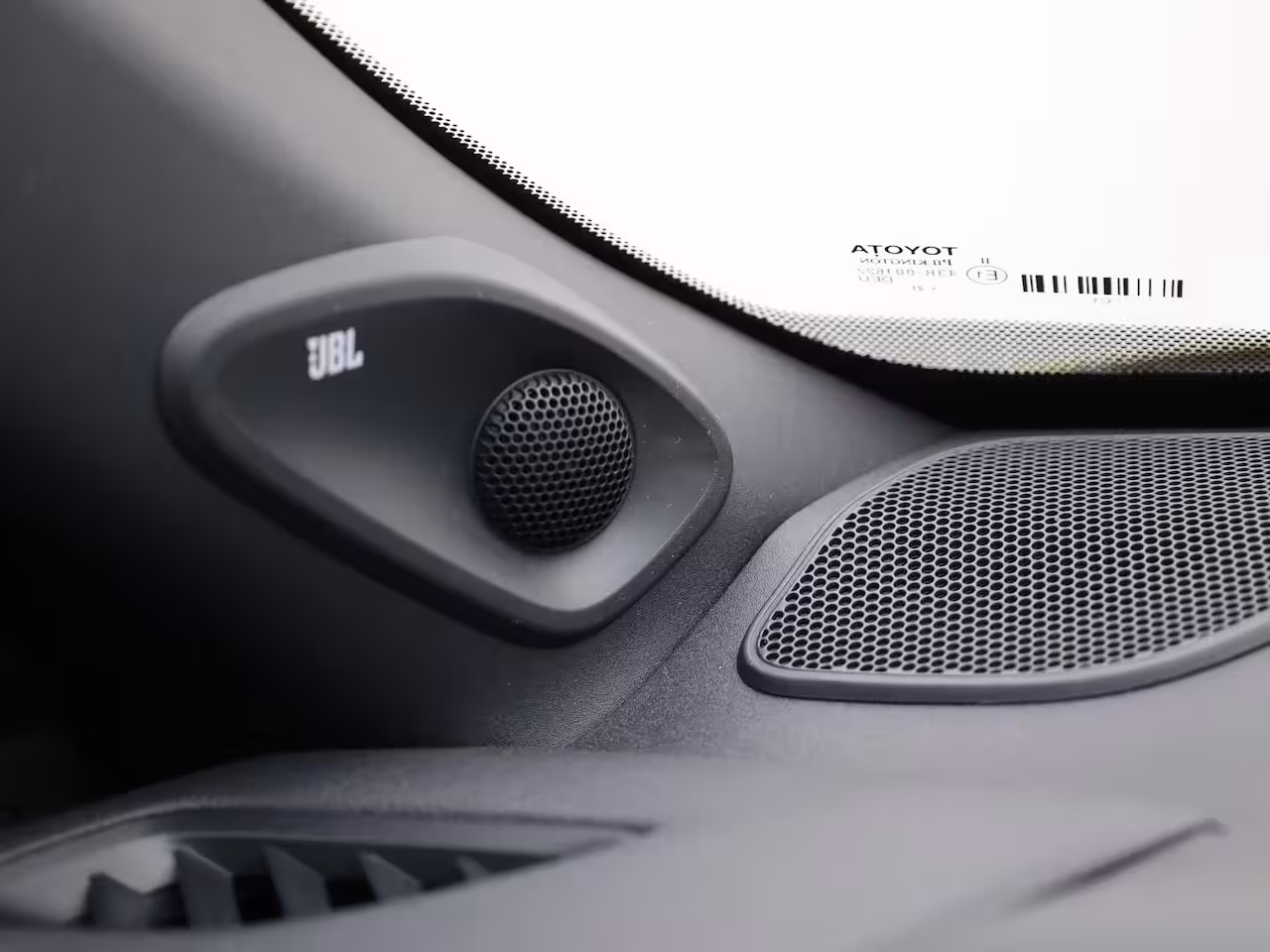 Toyota Yaris Cross 1.5 Hybrid Adventure | Elk. A-klep | JBL | Head Up | All-season Banden | Prijs Rijklaar
