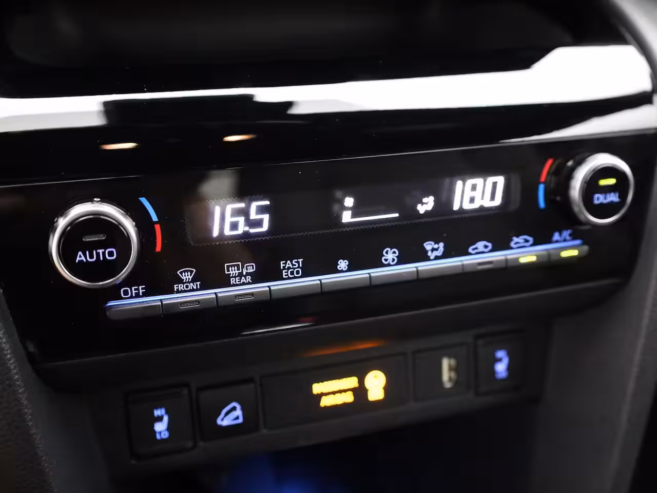 Toyota Yaris Cross 1.5 Hybrid Adventure | Elk. A-klep | JBL | Head Up | All-season Banden | Prijs Rijklaar