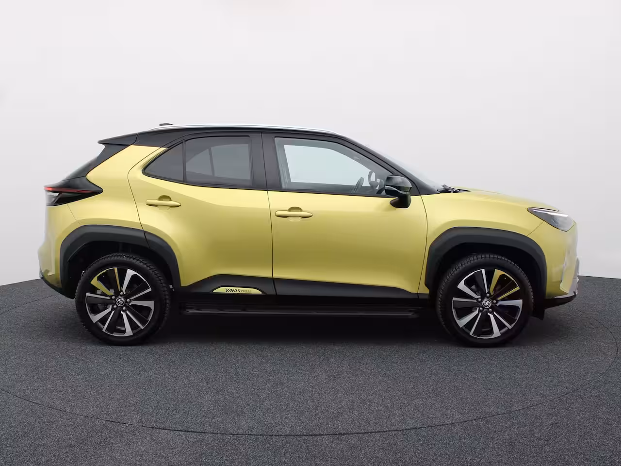 Toyota Yaris Cross 1.5 Hybrid Adventure | Elk. A-klep | JBL | Head Up | All-season Banden | Prijs Rijklaar
