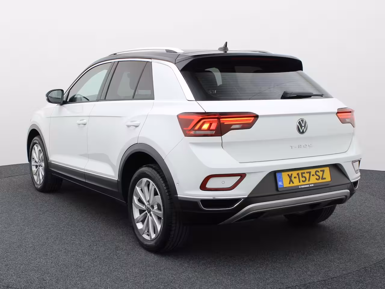 Volkswagen T-Roc 1.5 TSI Style | IQ Light | Camera | Stoelverw. | Prijs Rijklaar