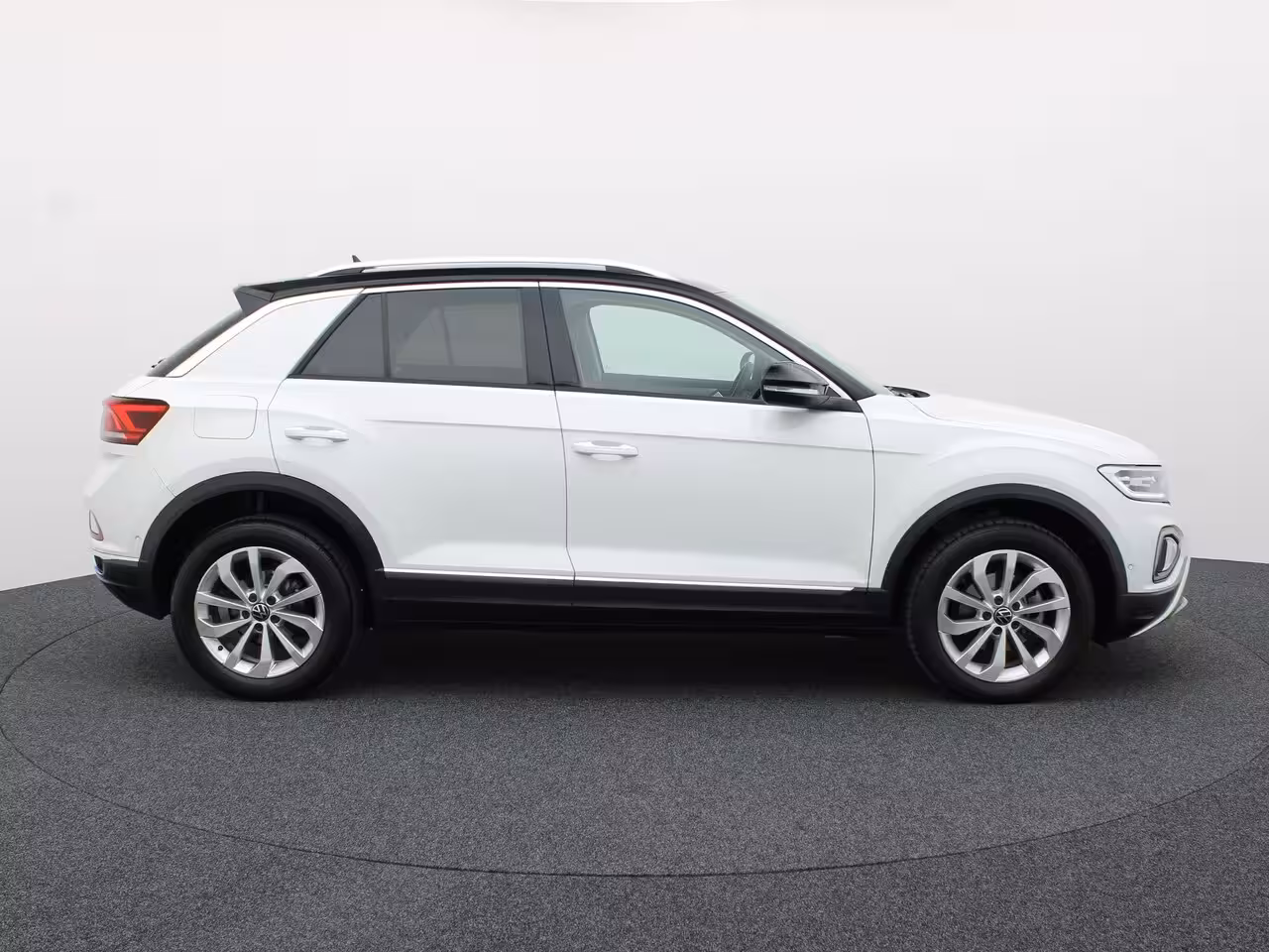 Volkswagen T-Roc 1.5 TSI Style | IQ Light | Camera | Stoelverw. | Prijs Rijklaar