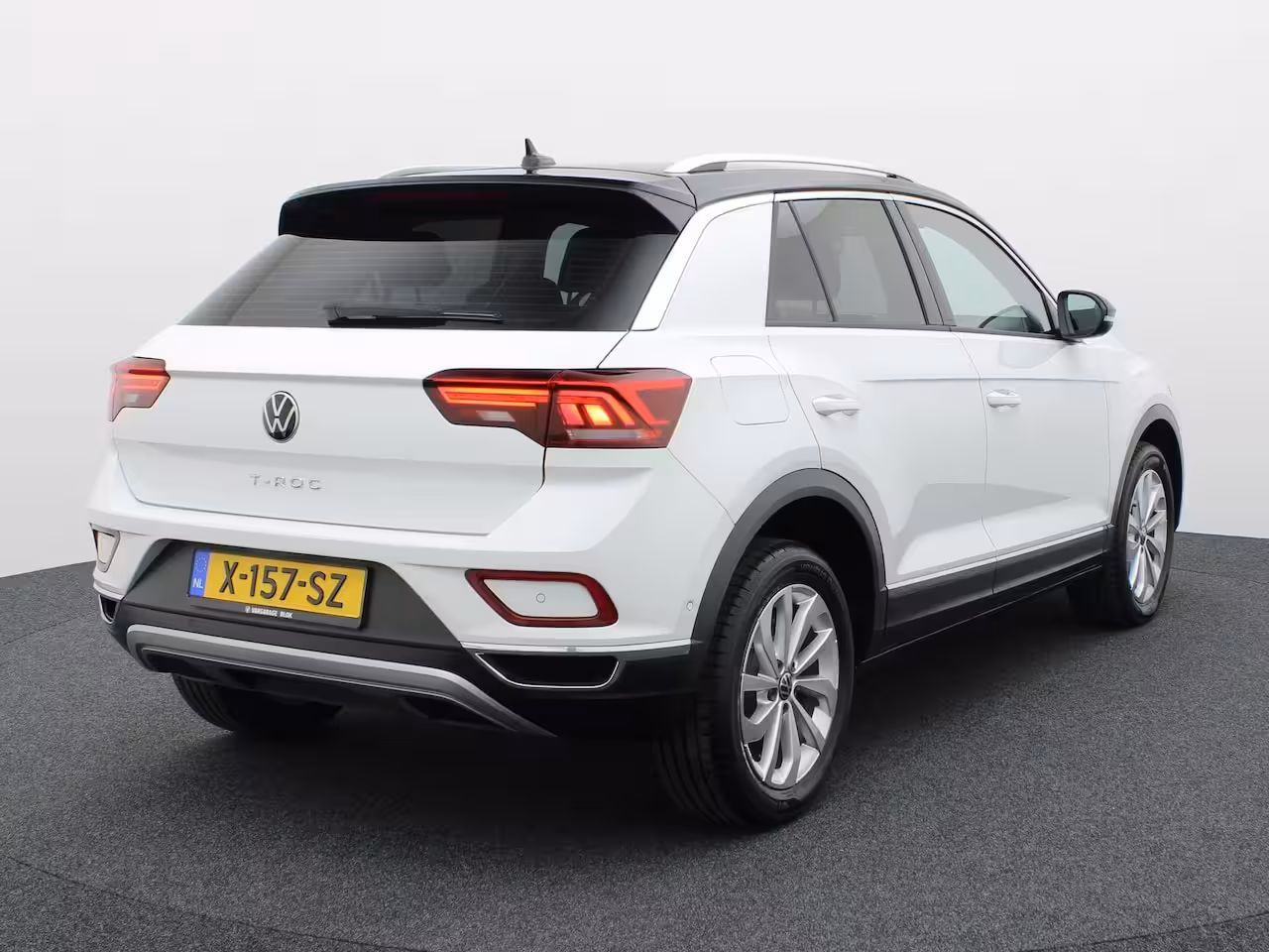 Volkswagen T-Roc 1.5 TSI Style | IQ Light | Camera | Stoelverw. | Prijs Rijklaar