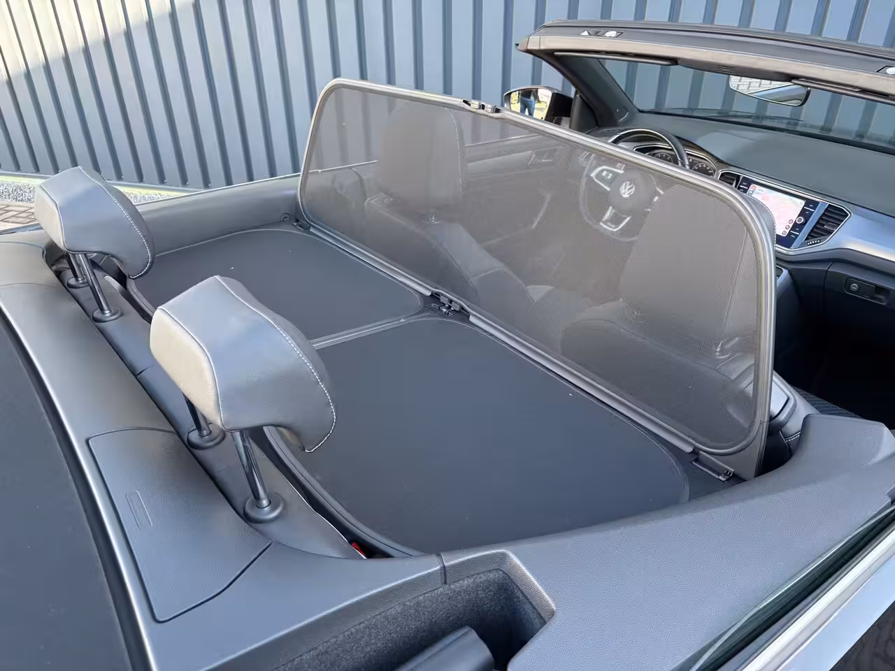 Volkswagen T-Roc Cabrio 1.5 TSI R-Line | Beats | Trekhaak afnb. | Keyless | Camera | 19'' | Prijs Rijklaar