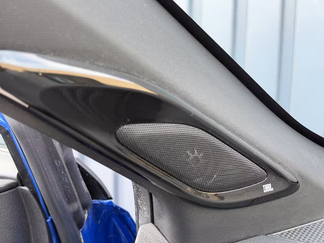Toyota C-HR 1.8 Hybrid Executive / Bi tone | Leer/alcantara | Dealer onderhouden | LED | JBL | Rijklaa