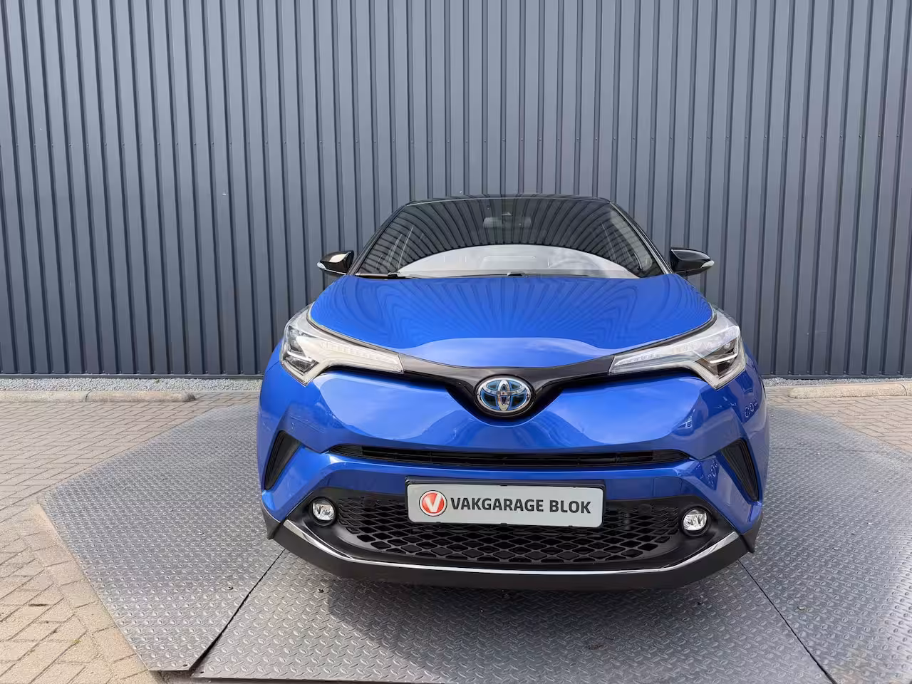 Toyota C-HR 1.8 Hybrid Executive / Bi tone | Leer/alcantara | Dealer onderhouden | LED | JBL | Rijklaa
