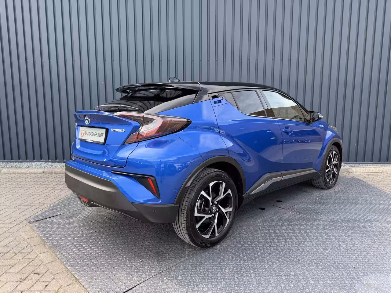 Toyota C-HR 1.8 Hybrid Executive / Bi tone | Leer/alcantara | Dealer onderhouden | LED | JBL | Rijklaa