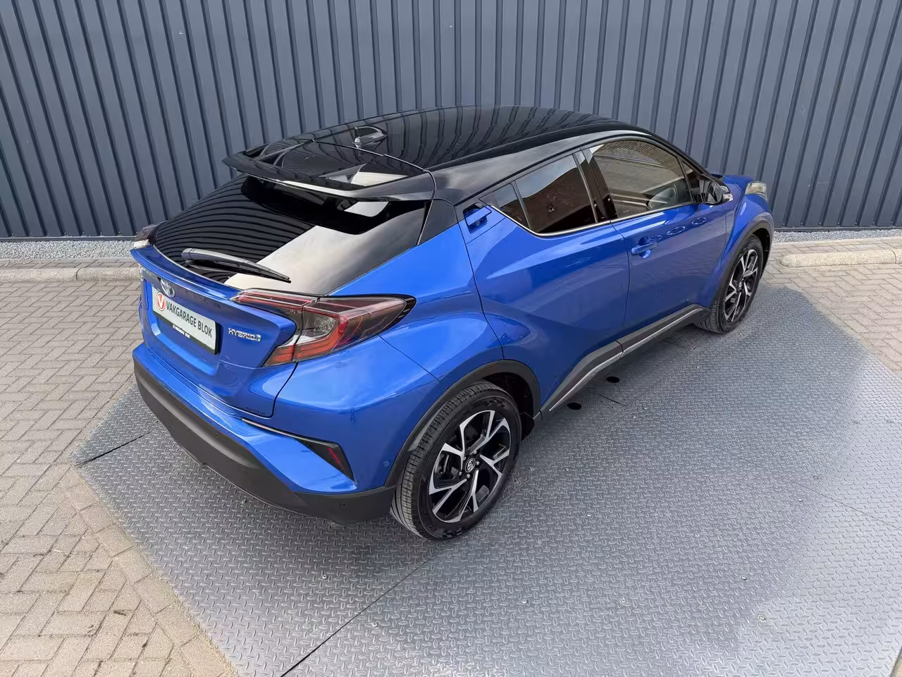 Toyota C-HR 1.8 Hybrid Executive / Bi tone | Leer/alcantara | Dealer onderhouden | LED | JBL | Rijklaa
