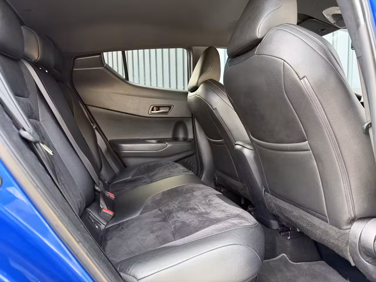 Toyota C-HR 1.8 Hybrid Executive / Bi tone | Leer/alcantara | Dealer onderhouden | LED | JBL | Rijklaa