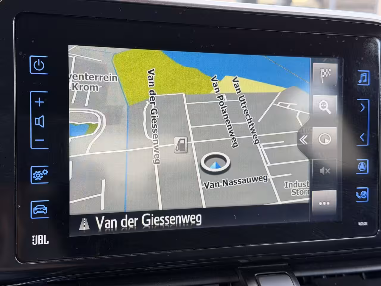 Toyota C-HR 1.8 Hybrid Executive / Bi tone | Leer/alcantara | Dealer onderhouden | LED | JBL | Rijklaa