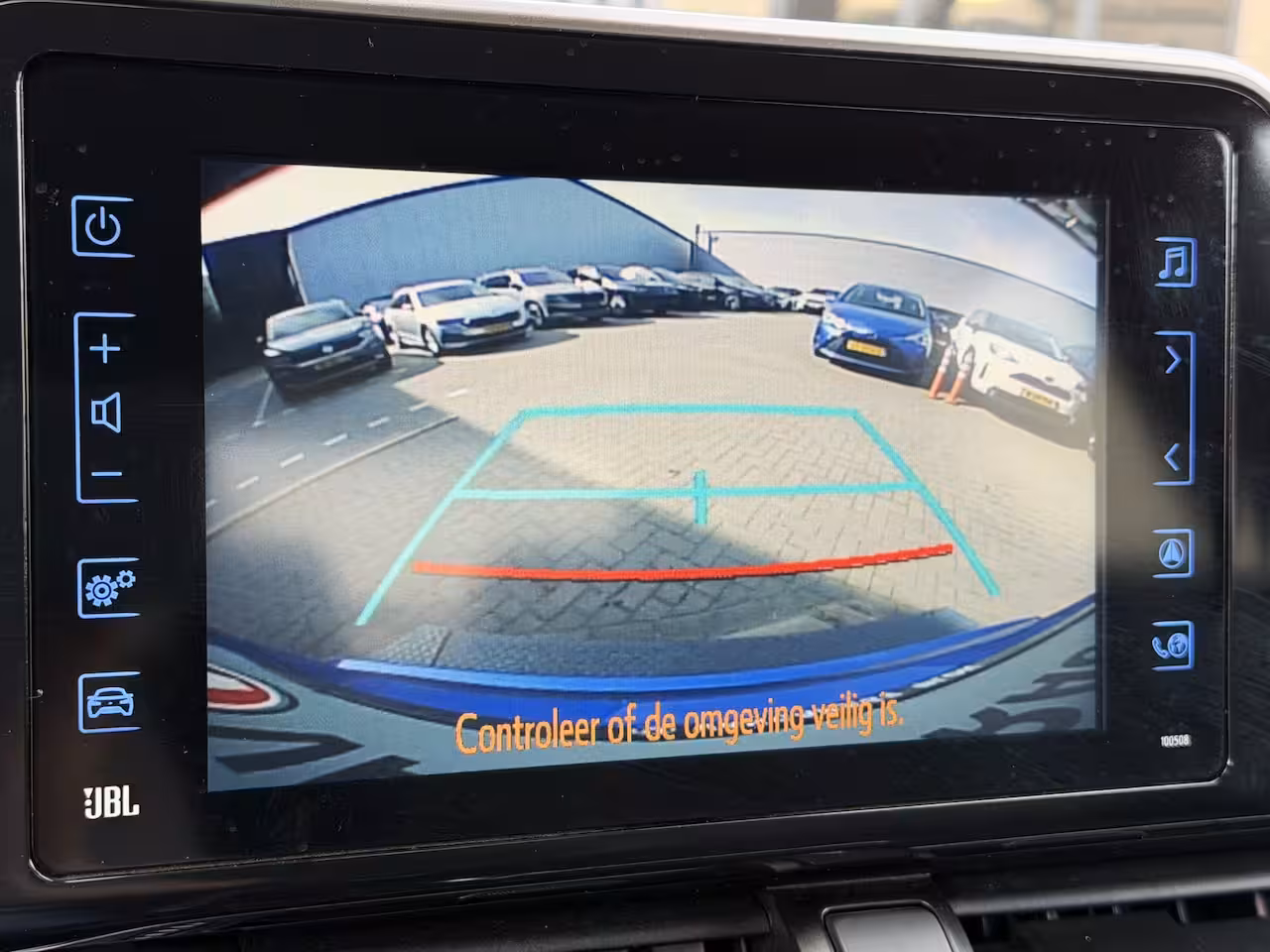 Toyota C-HR 1.8 Hybrid Executive / Bi tone | Leer/alcantara | Dealer onderhouden | LED | JBL | Rijklaa