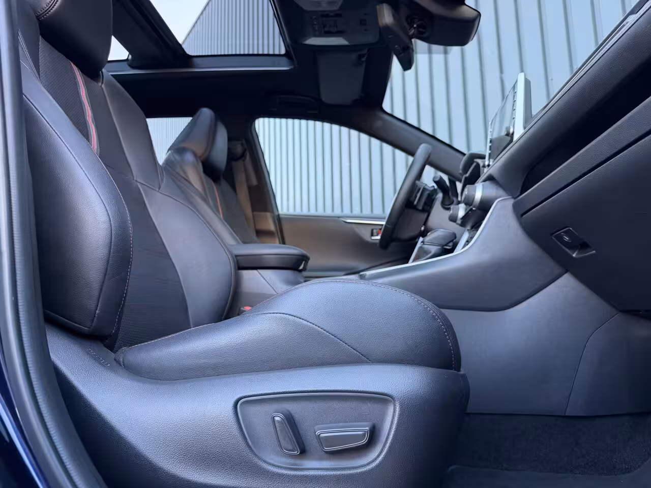 Toyota RAV4 2.5 Plug-in Hybrid AWD Bi-Tone Plus |Top kleur MIDNIGHT BLUE | Alle OPTIES | Rijklaar