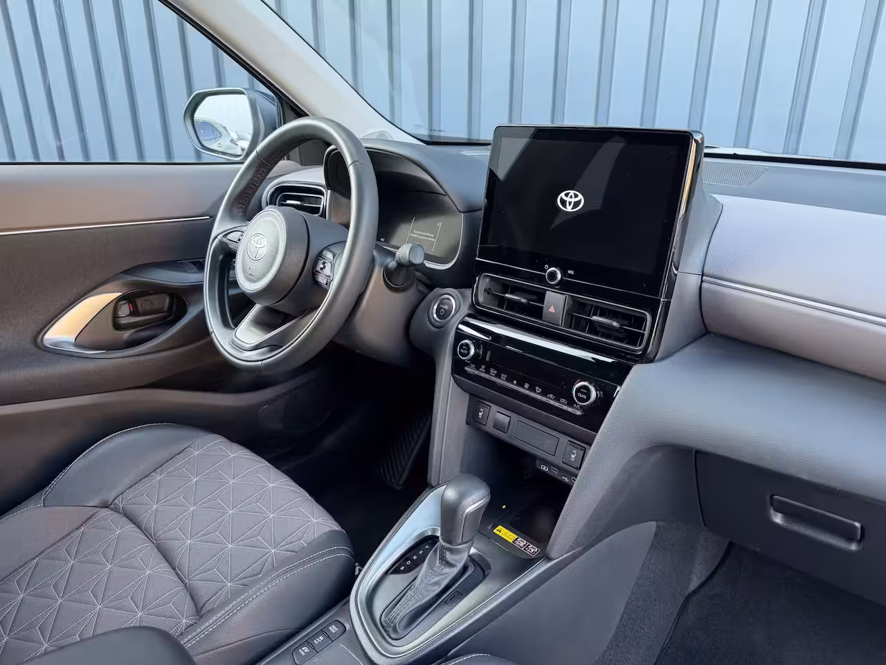 Toyota Yaris Cross 1.5 Hybrid 130 Executive / Bi tone | BSM | Head-up display | PDC V+A | Rijklaar