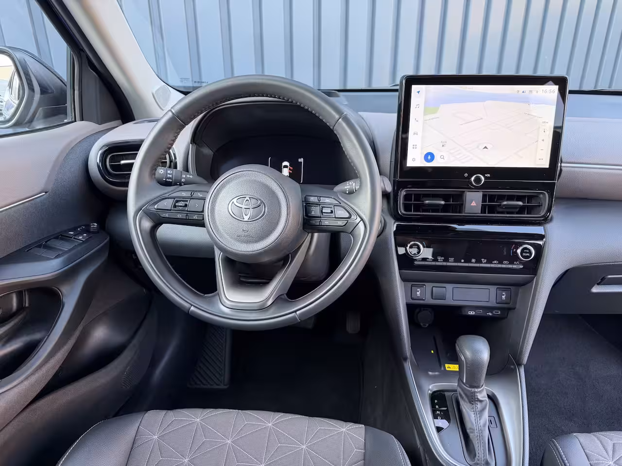 Toyota Yaris Cross 1.5 Hybrid 130 Executive / Bi tone | BSM | Head-up display | PDC V+A | Rijklaar