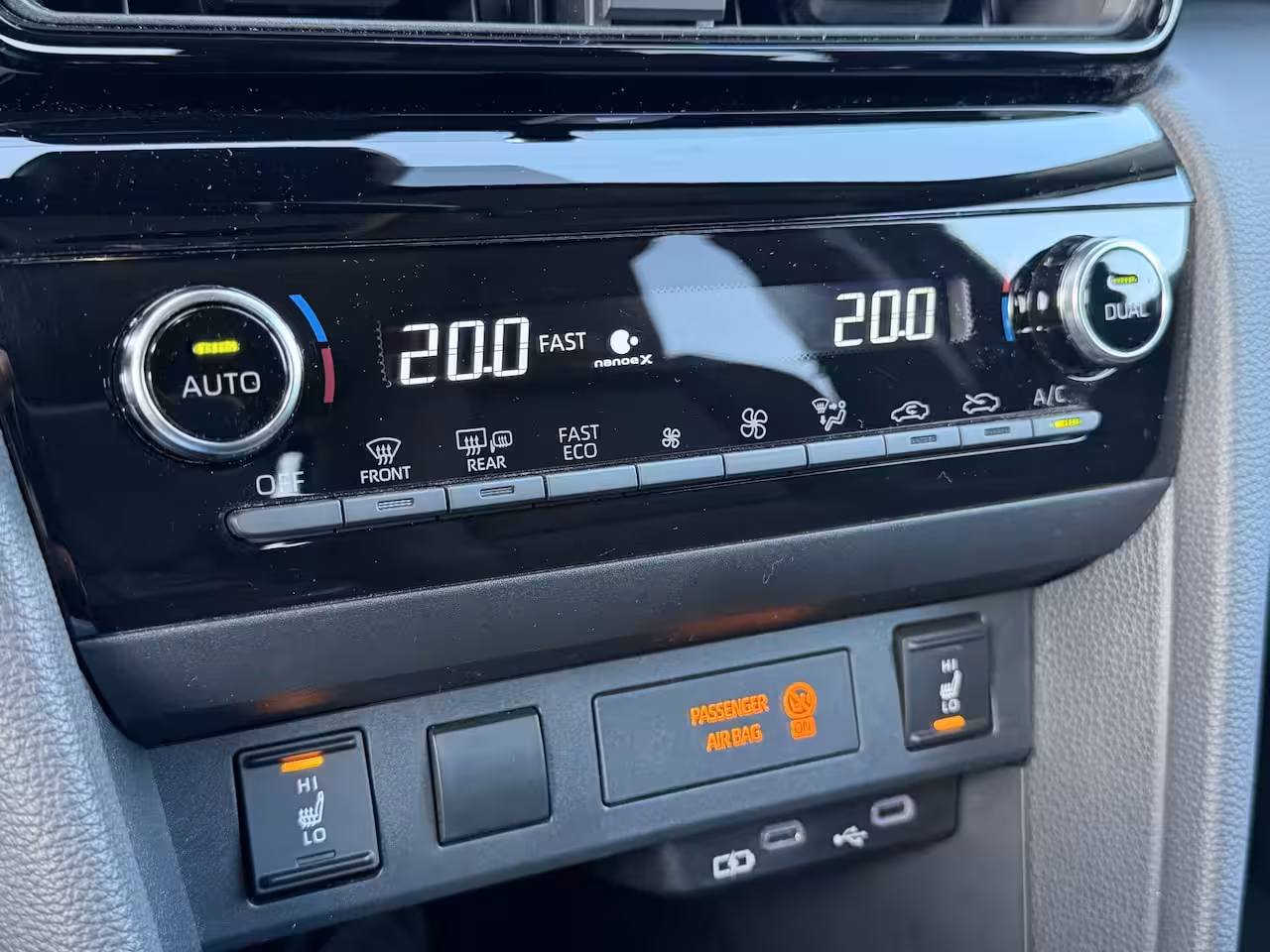 Toyota Yaris Cross 1.5 Hybrid 130 Executive / Bi tone | BSM | Head-up display | PDC V+A | Rijklaar