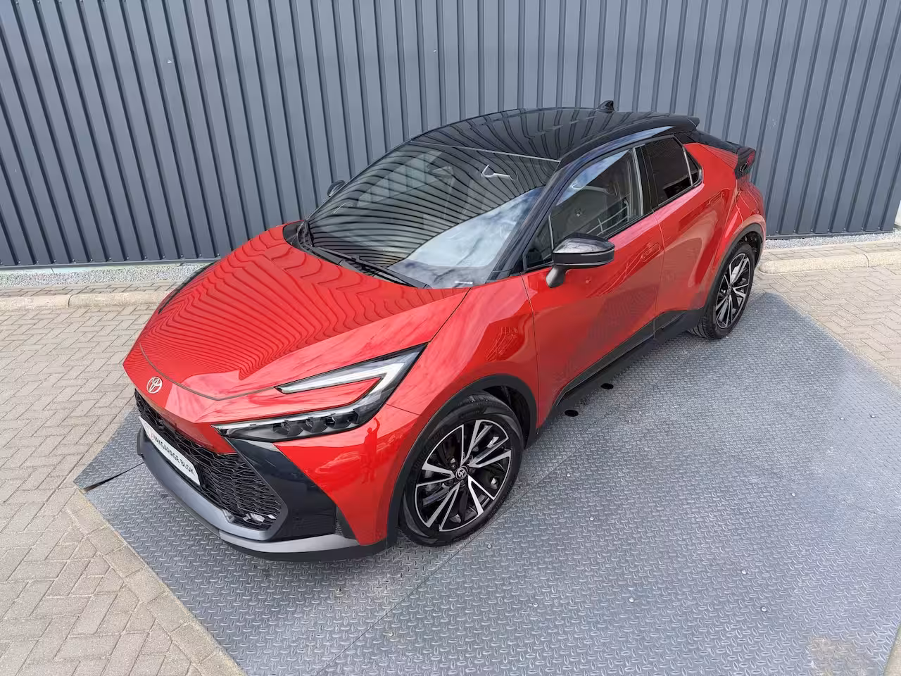 Toyota C-HR 1.8 Hybrid 140 Executive / Bi tone | JBL | Emotional Red | 10 jr GARANTIE | Rijklaar