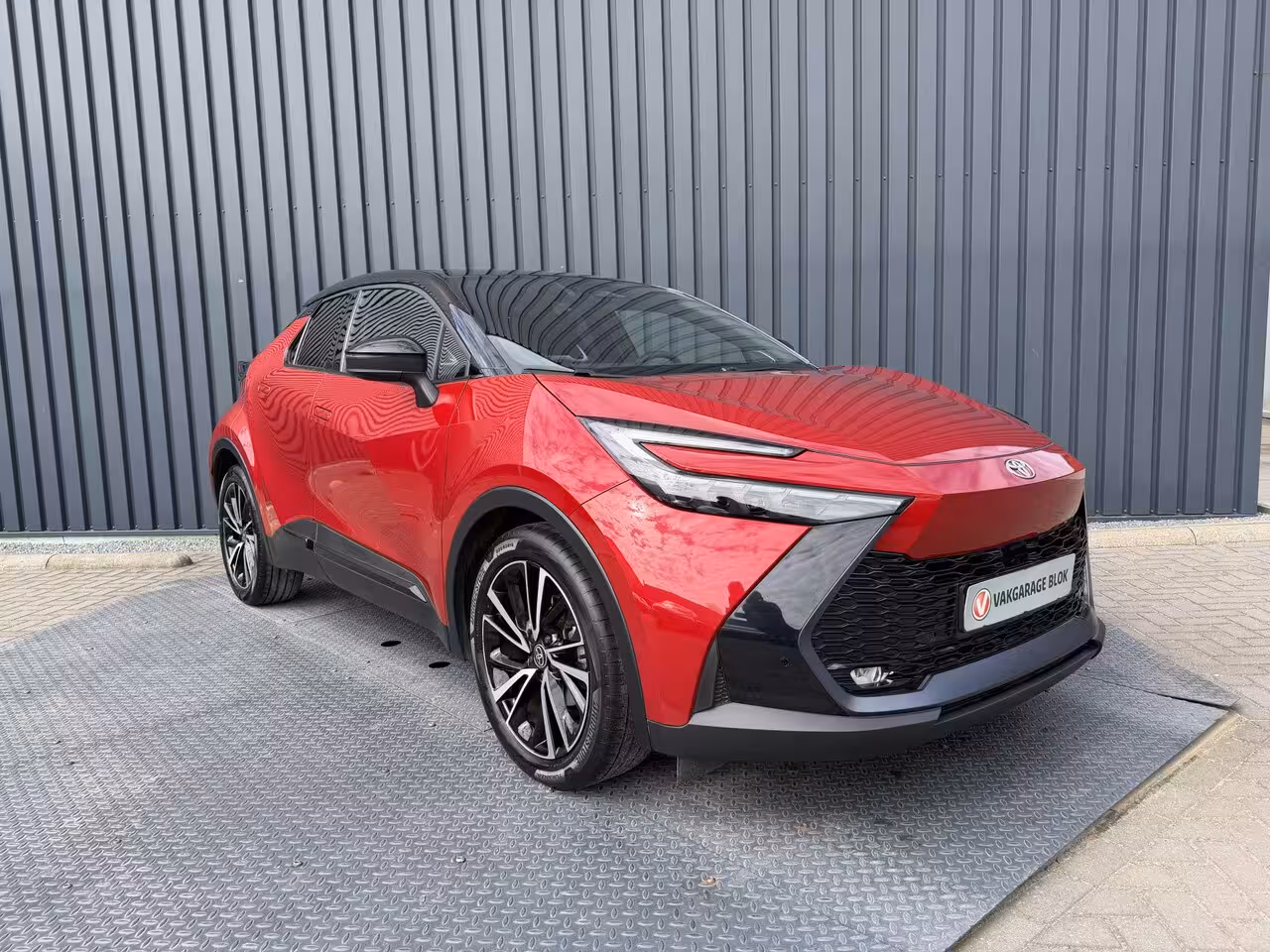 Toyota C-HR 1.8 Hybrid 140 Executive / Bi tone | JBL | Emotional Red | 10 jr GARANTIE | Rijklaar
