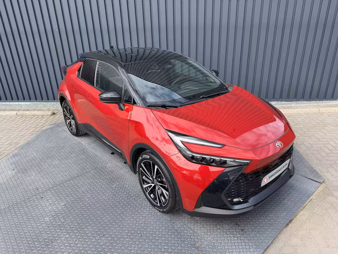 Toyota C-HR 1.8 Hybrid 140 Executive / Bi tone | JBL | Emotional Red | 10 jr GARANTIE | Rijklaar
