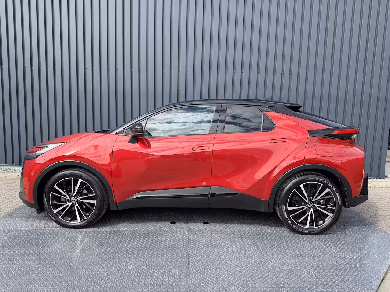 Toyota C-HR 1.8 Hybrid 140 Executive / Bi tone | JBL | Emotional Red | 10 jr GARANTIE | Rijklaar