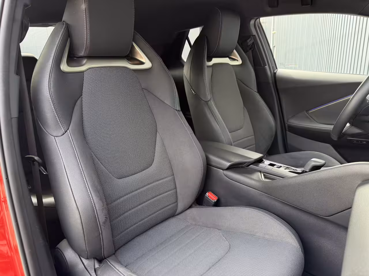 Toyota C-HR 1.8 Hybrid 140 Executive / Bi tone | JBL | Emotional Red | 10 jr GARANTIE | Rijklaar