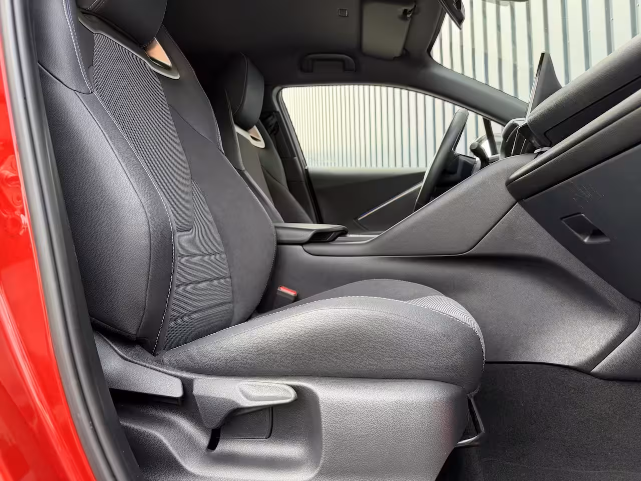 Toyota C-HR 1.8 Hybrid 140 Executive / Bi tone | JBL | Emotional Red | 10 jr GARANTIE | Rijklaar