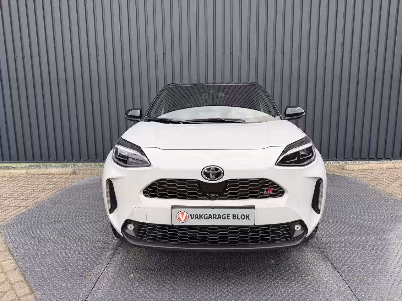 Toyota Yaris Cross 1.5 Hybrid GR Sport | 360 camera | 8.000 km | Head-up | BSM | Rijklaar