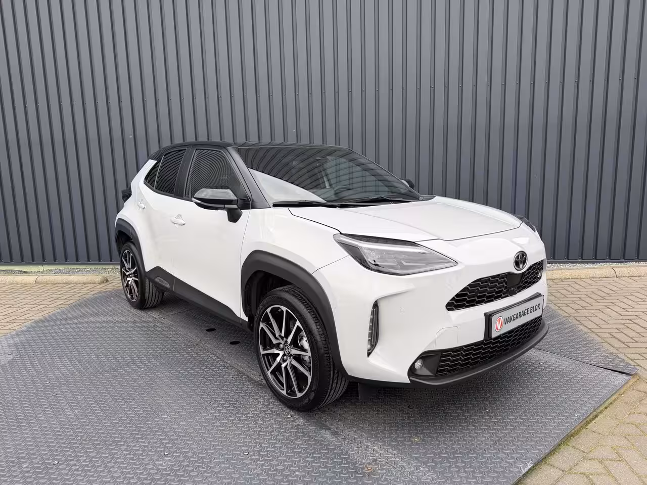 Toyota Yaris Cross 1.5 Hybrid GR Sport | 360 camera | 8.000 km | Head-up | BSM | Rijklaar