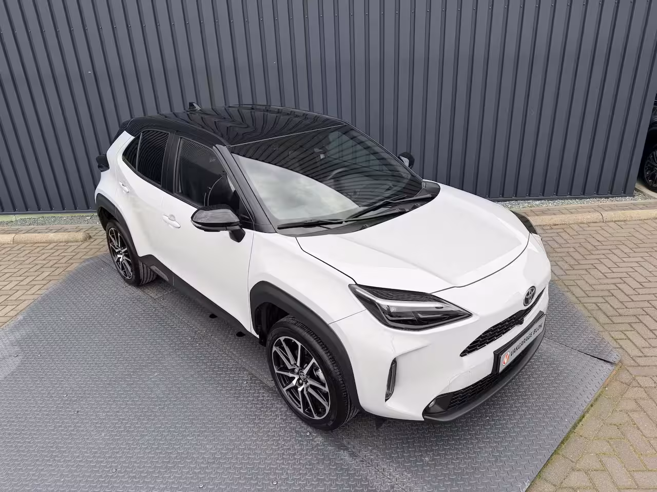 Toyota Yaris Cross 1.5 Hybrid GR Sport | 360 camera | 8.000 km | Head-up | BSM | Rijklaar