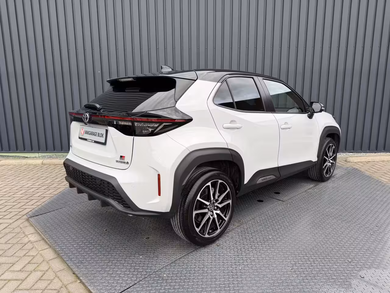 Toyota Yaris Cross 1.5 Hybrid GR Sport | 360 camera | 8.000 km | Head-up | BSM | Rijklaar