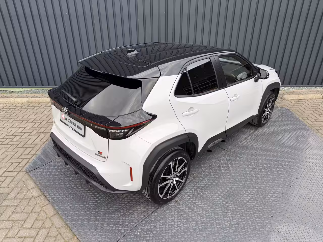 Toyota Yaris Cross 1.5 Hybrid GR Sport | 360 camera | 8.000 km | Head-up | BSM | Rijklaar