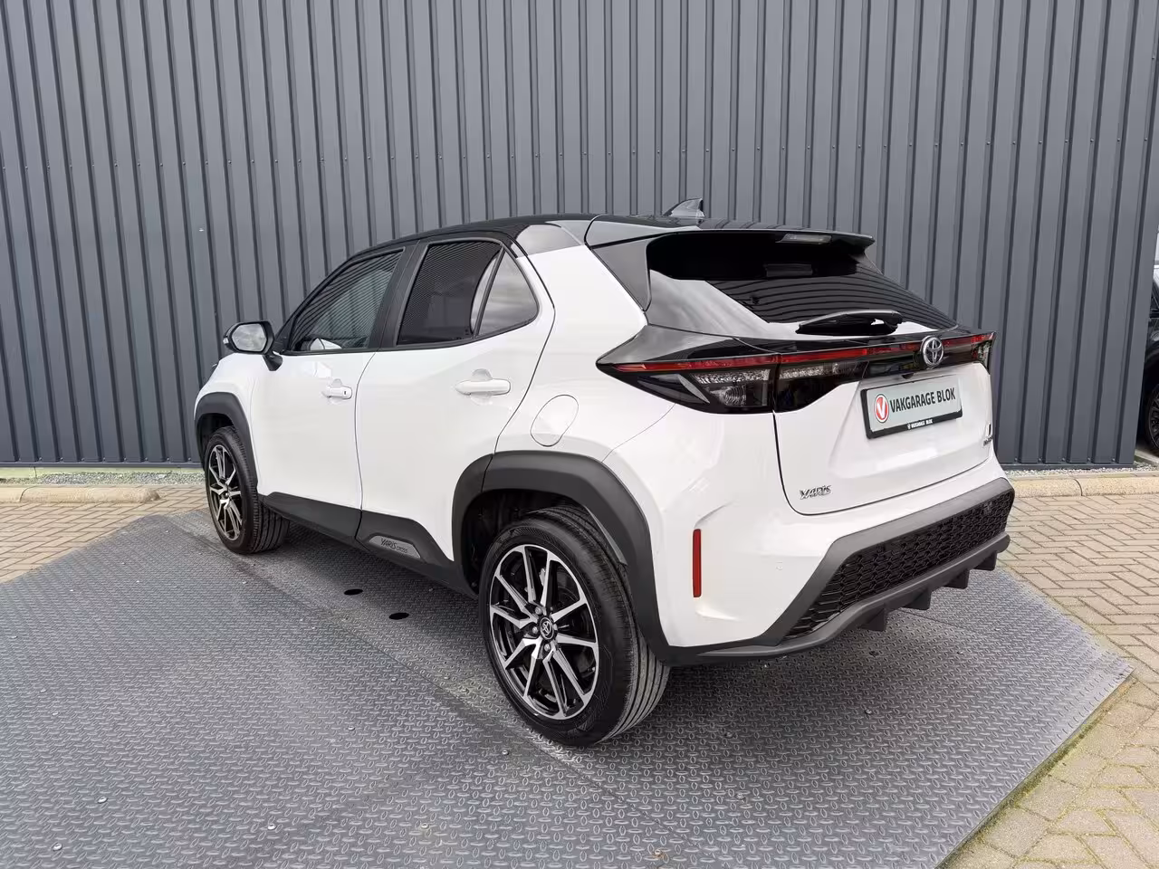 Toyota Yaris Cross 1.5 Hybrid GR Sport | 360 camera | 8.000 km | Head-up | BSM | Rijklaar