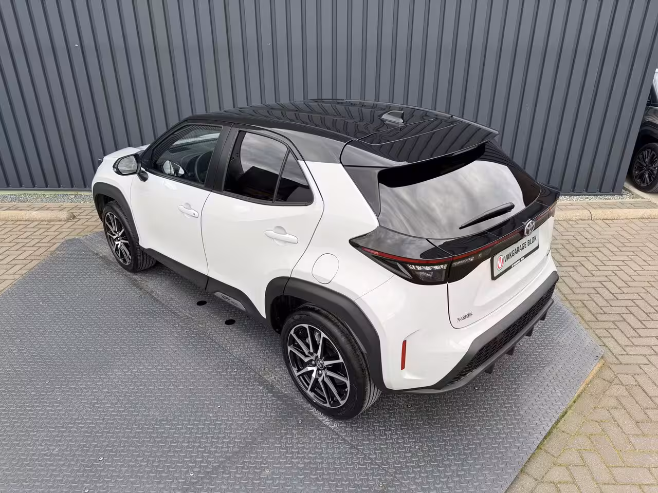 Toyota Yaris Cross 1.5 Hybrid GR Sport | 360 camera | 8.000 km | Head-up | BSM | Rijklaar