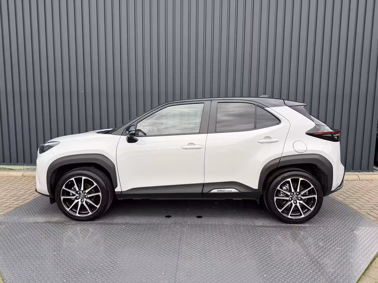 Toyota Yaris Cross 1.5 Hybrid GR Sport | 360 camera | 8.000 km | Head-up | BSM | Rijklaar