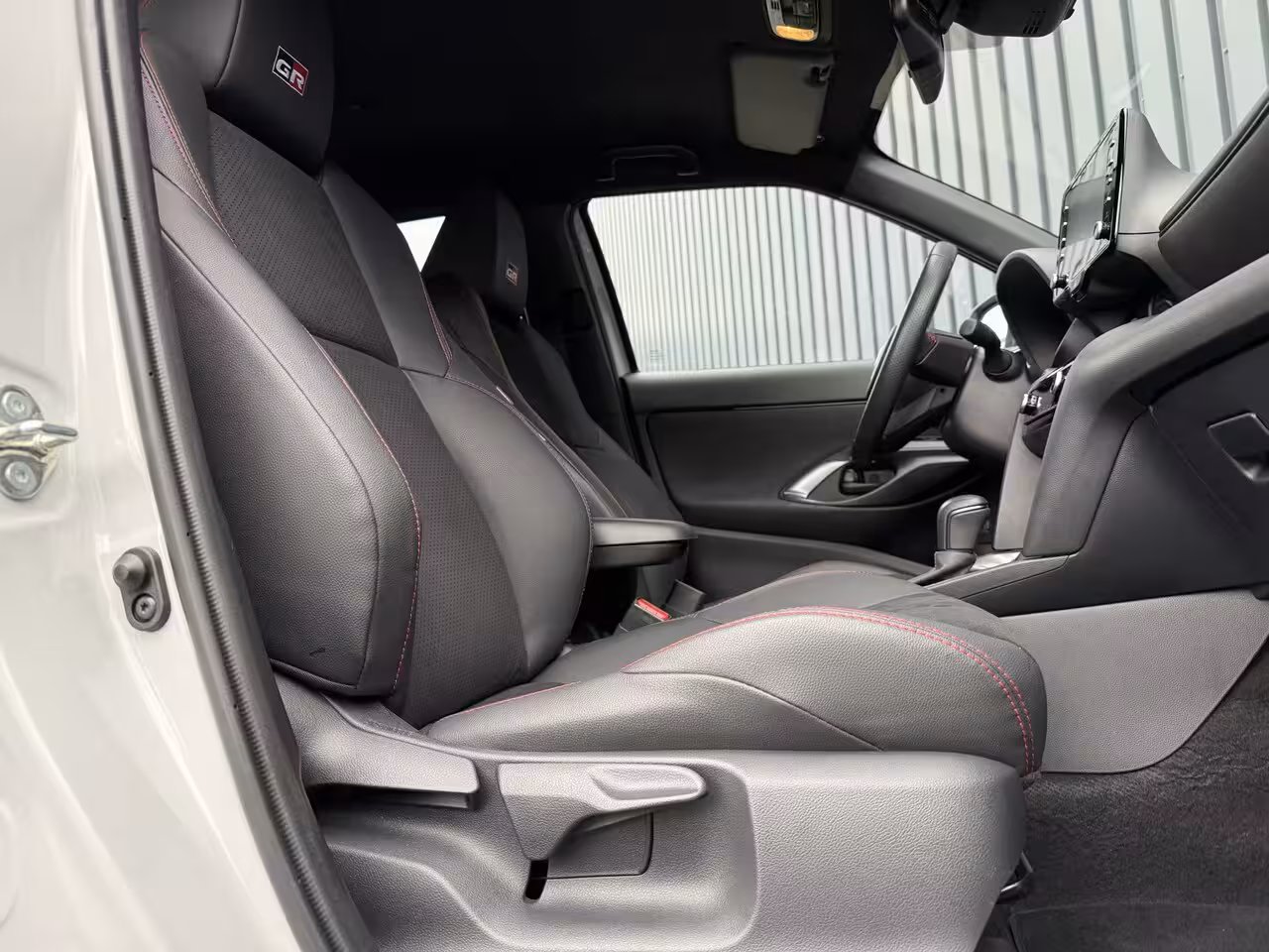 Toyota Yaris Cross 1.5 Hybrid GR Sport | 360 camera | 8.000 km | Head-up | BSM | Rijklaar