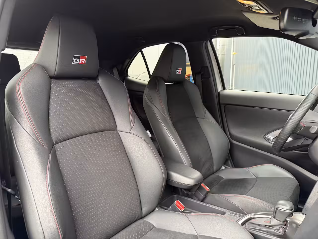 Toyota Yaris Cross 1.5 Hybrid GR Sport | 360 camera | 8.000 km | Head-up | BSM | Rijklaar