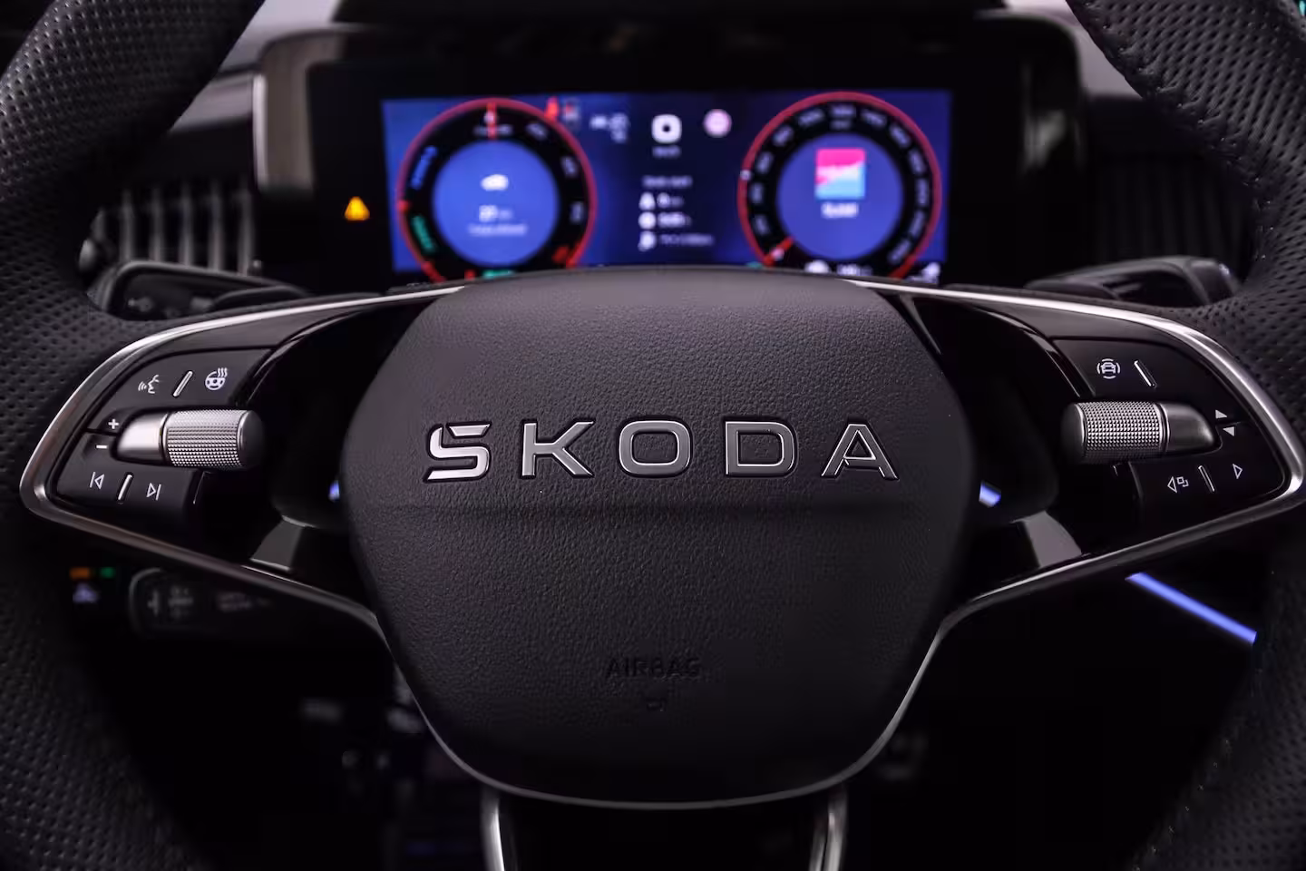 Skoda Superb Sportline Business 1.5 TSI PHEV 204pk DSG Automaat Trekhaak, Adaptive cruise control, Navi
