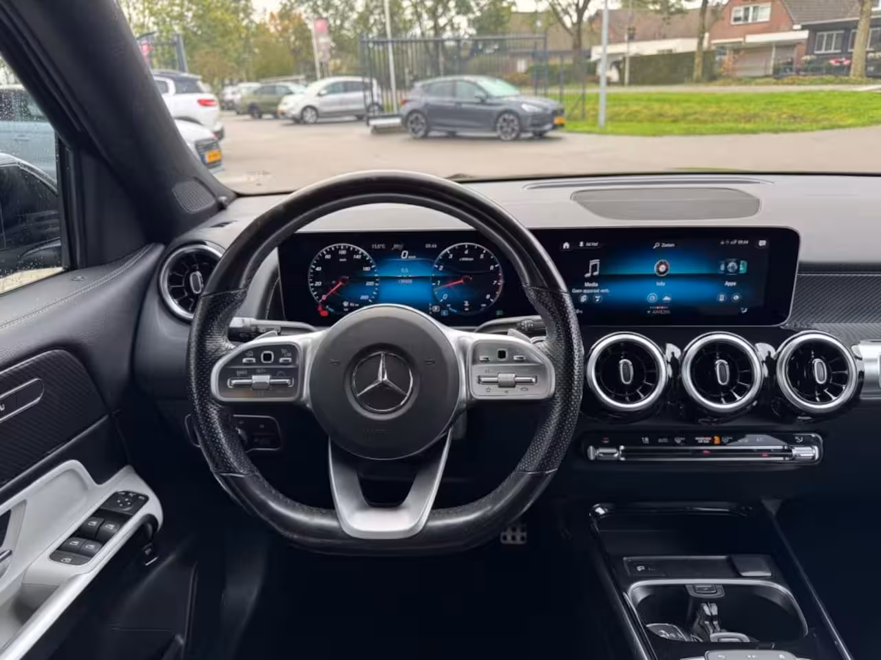 Mercedes-Benz 250 Glb-klasse 250 4MATIC PREMIUM AMG Trekhaak Carplay BTW 2000kg trekgewicht