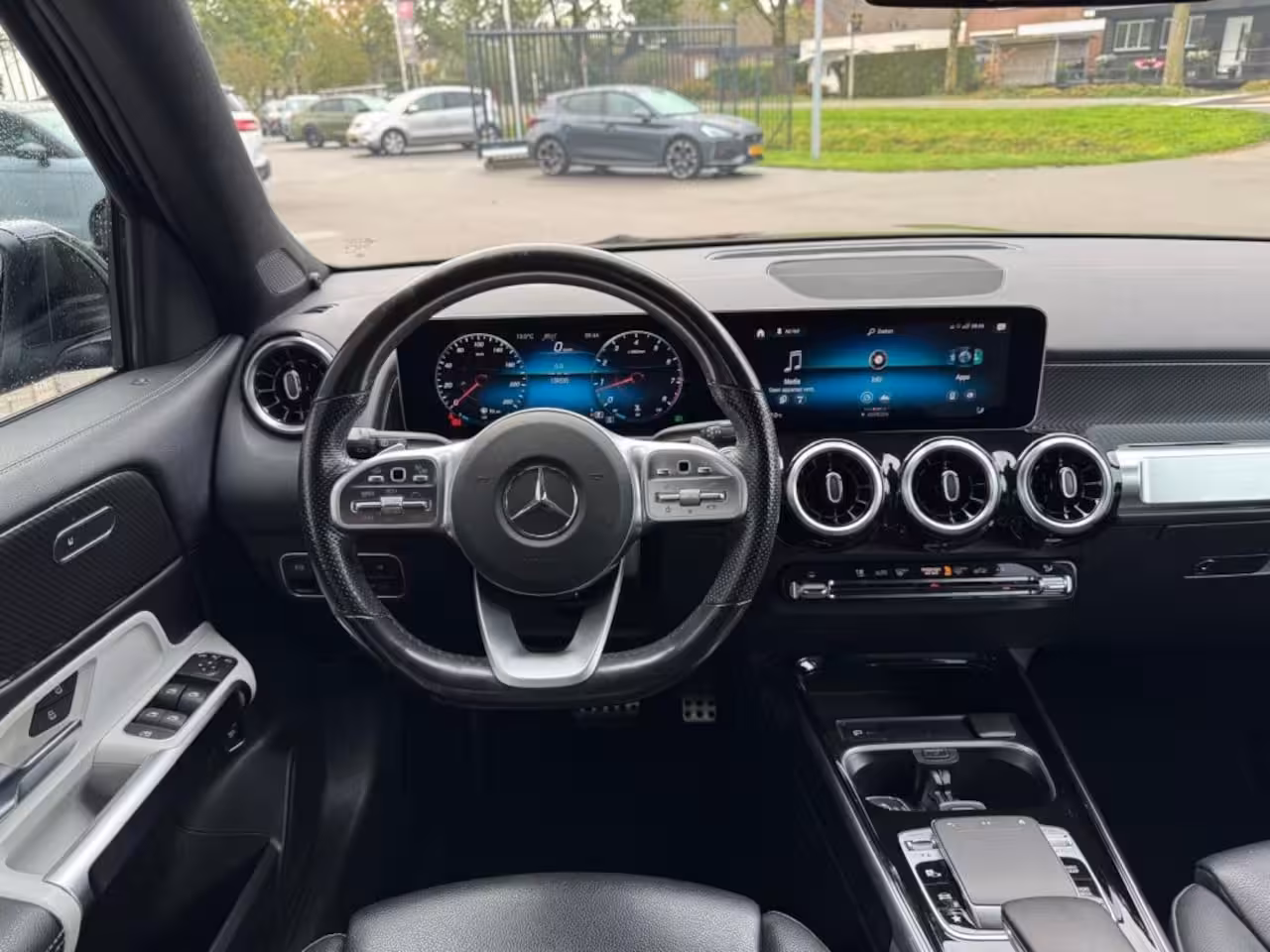 Mercedes-Benz 250 Glb-klasse 250 4MATIC PREMIUM AMG Trekhaak Carplay BTW 2000kg trekgewicht