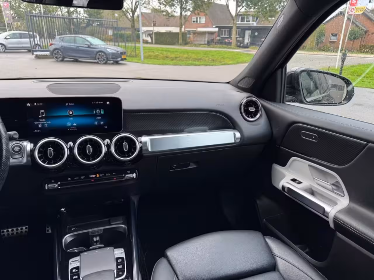 Mercedes-Benz 250 Glb-klasse 250 4MATIC PREMIUM AMG Trekhaak Carplay BTW 2000kg trekgewicht