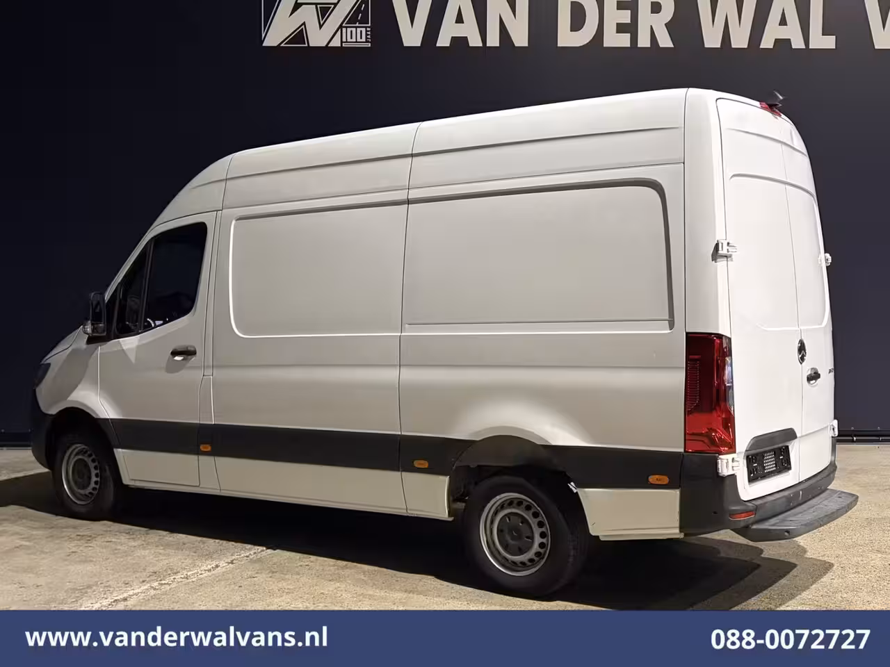 Mercedes-Benz Sprinter 317 CDI 170pk L2H2 Euro6 Airco | Cruisecontrol | Navigatie | 360 graden Camera | Apple Car