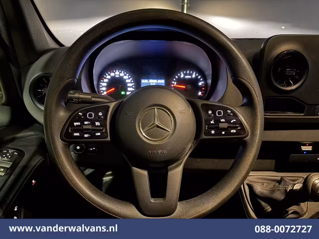 Mercedes-Benz Sprinter 317 CDI 170pk L2H2 Euro6 Airco | Cruisecontrol | Navigatie | 360 graden Camera | Apple Car