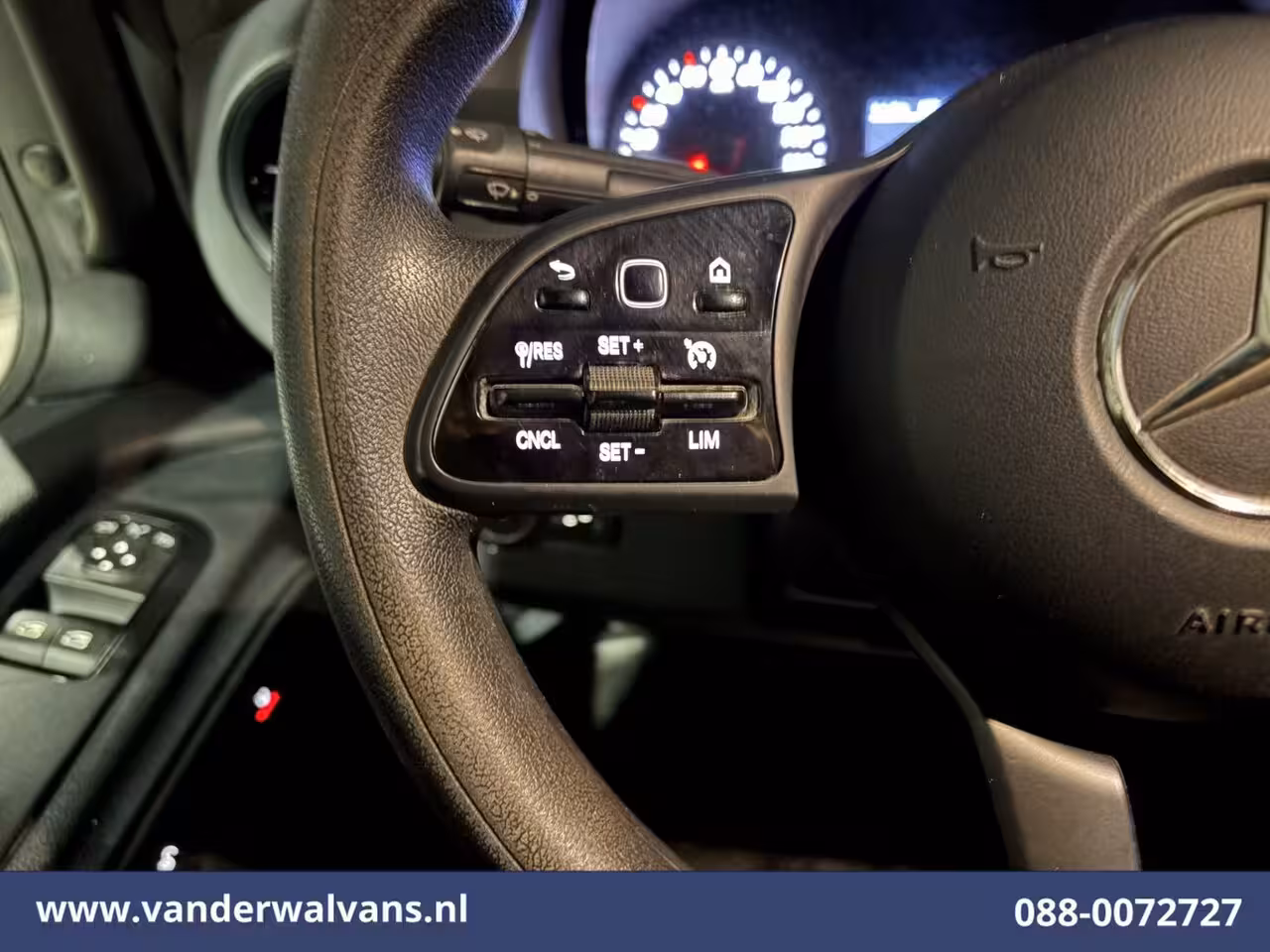 Mercedes-Benz Sprinter 317 CDI 170pk L2H2 Euro6 Airco | Cruisecontrol | Navigatie | 360 graden Camera | Apple Car
