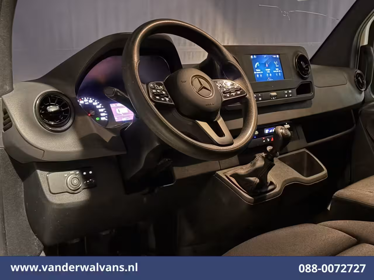 Mercedes-Benz Sprinter 317 CDI 170pk L2H2 Euro6 Airco | Cruisecontrol | Navigatie | 360 graden Camera | Apple Car