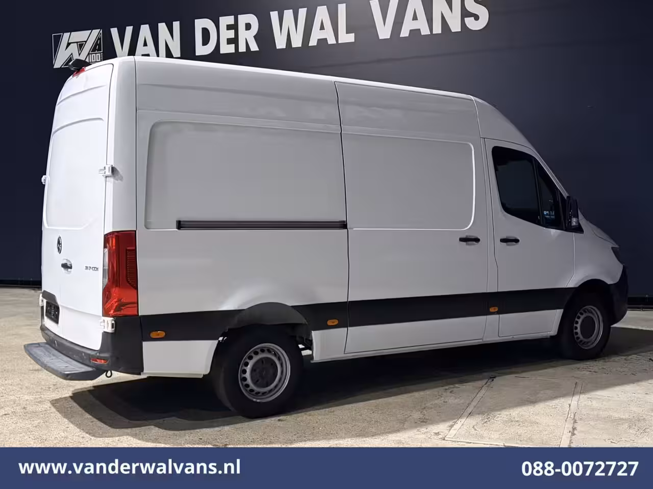 Mercedes-Benz Sprinter 317 CDI 170pk L2H2 Euro6 Airco | Cruisecontrol | Navigatie | 360 graden Camera | Apple Car
