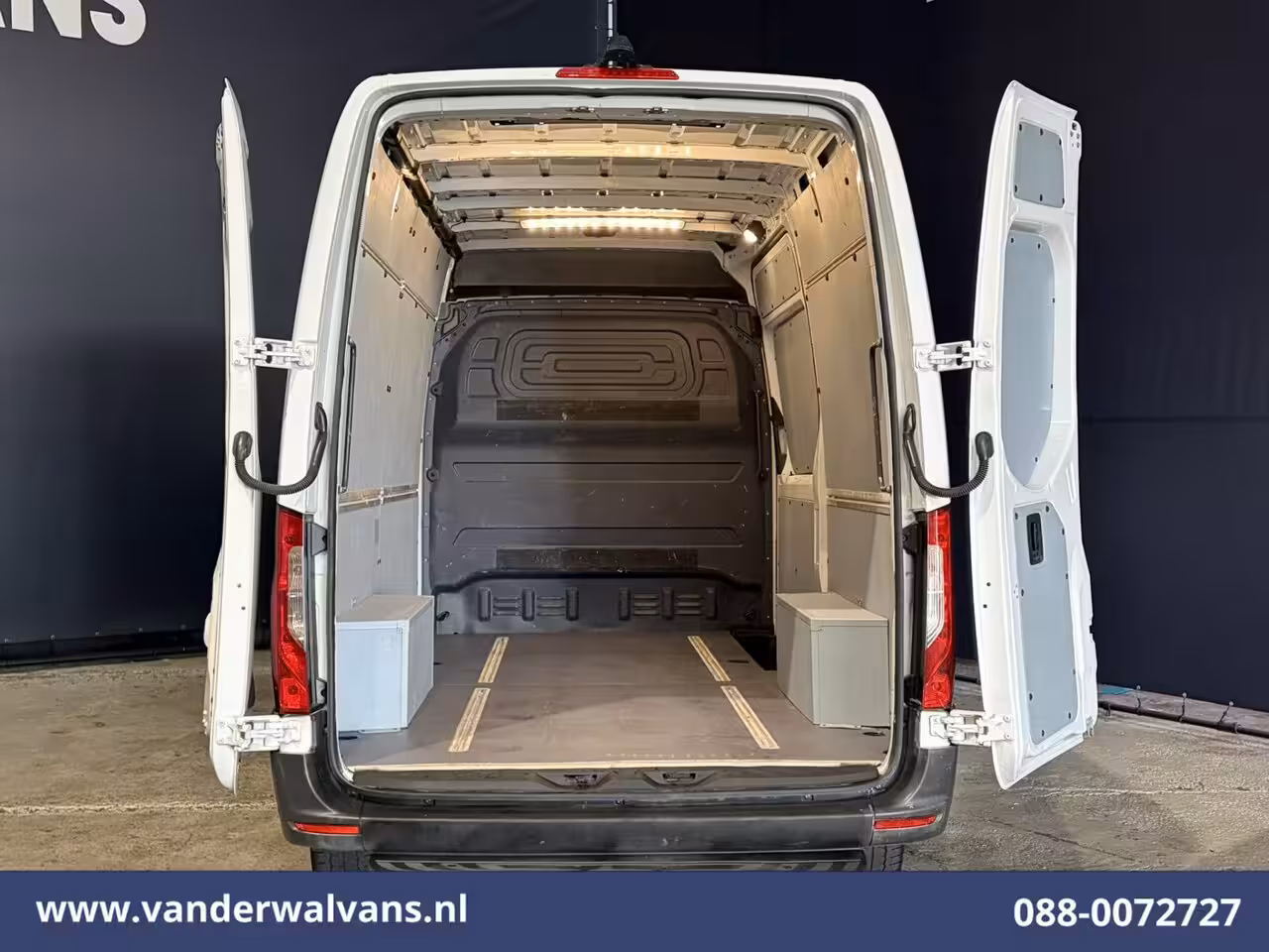 Mercedes-Benz Sprinter 317 CDI 170pk L2H2 Euro6 Airco | Cruisecontrol | Navigatie | 360 graden Camera | Apple Car