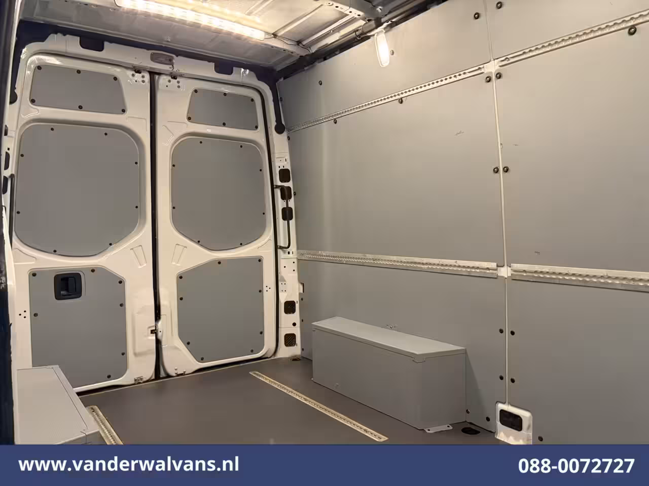Mercedes-Benz Sprinter 317 CDI 170pk L2H2 Euro6 Airco | Cruisecontrol | Navigatie | 360 graden Camera | Apple Car