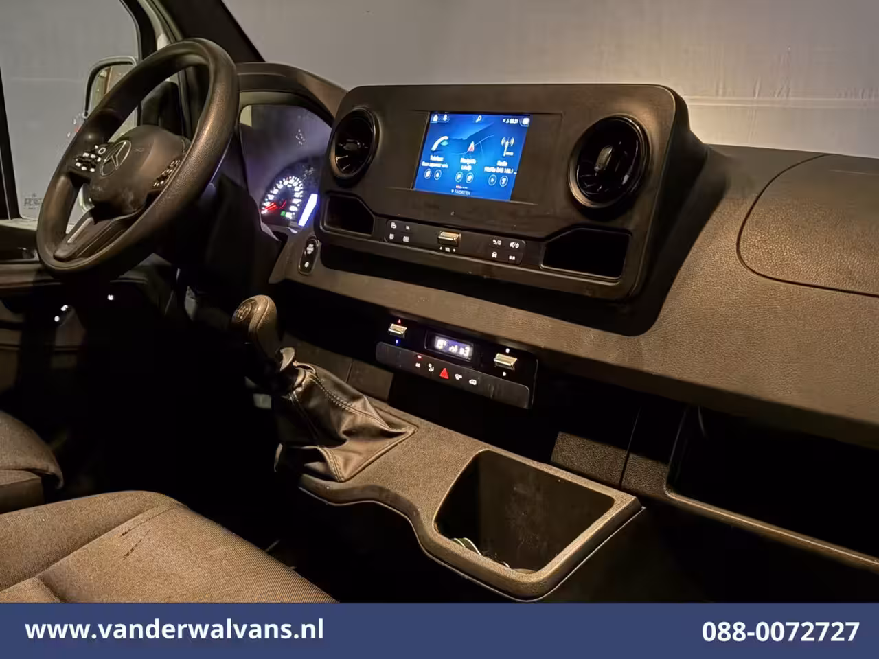 Mercedes-Benz Sprinter 317 CDI 170pk L2H2 Euro6 Airco | Cruisecontrol | Navigatie | 360 graden Camera | Apple Car