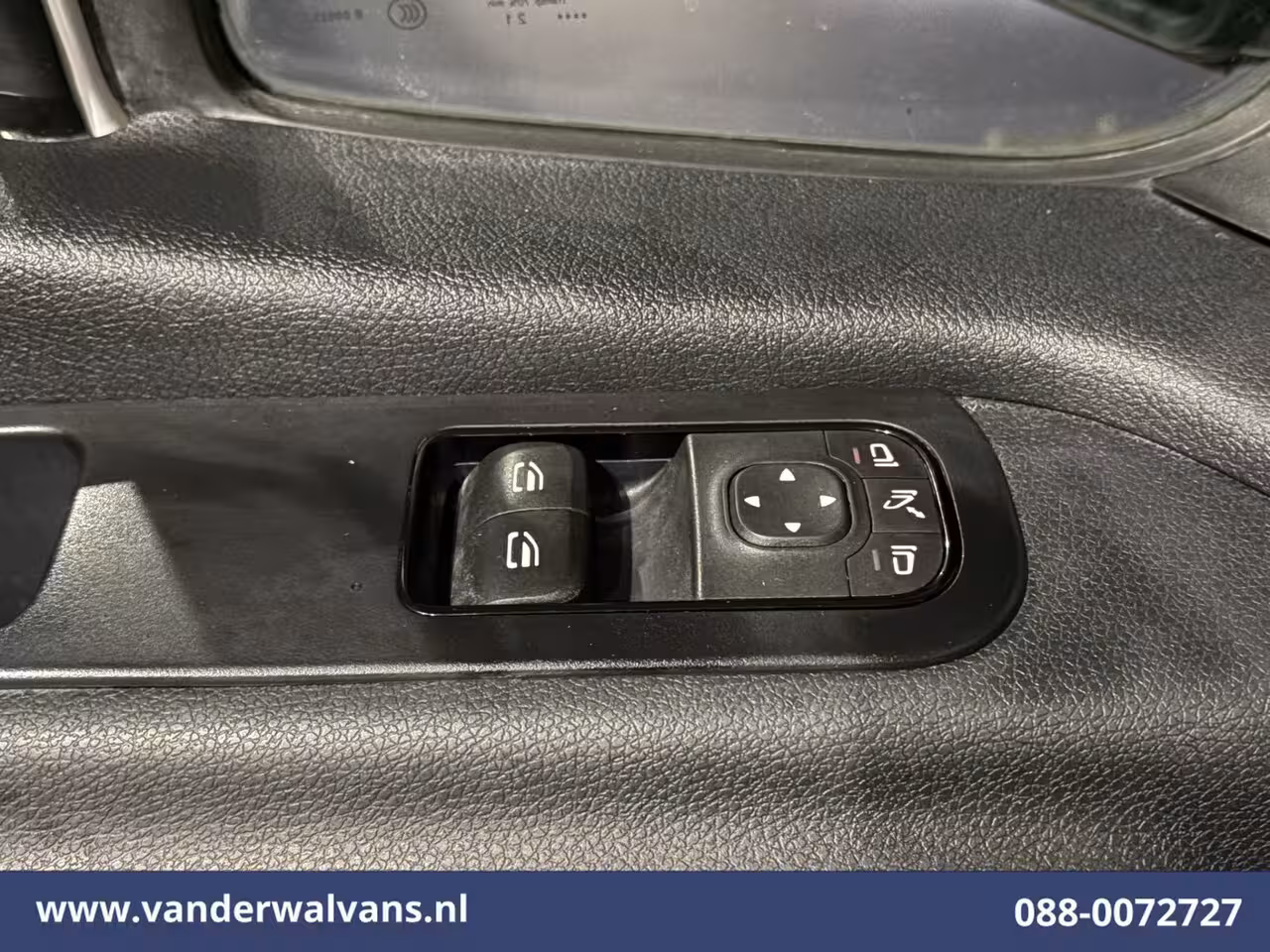 Mercedes-Benz Sprinter 317 CDI 170pk L2H2 Euro6 Airco | Cruisecontrol | Navigatie | 360 graden Camera | Apple Car