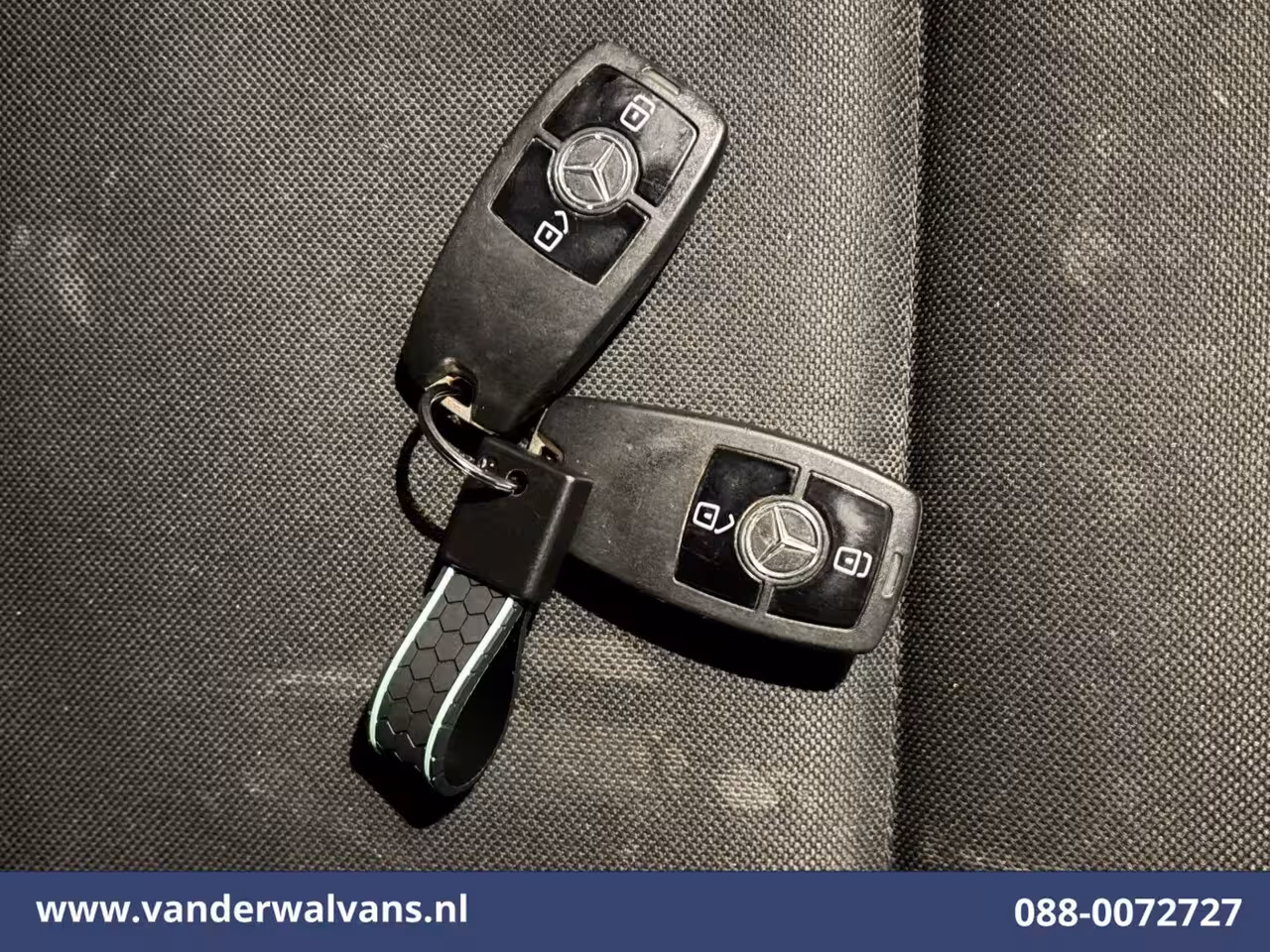 Mercedes-Benz Sprinter 317 CDI 170pk L2H2 Euro6 Airco | Cruisecontrol | Navigatie | 360 graden Camera | Apple Car