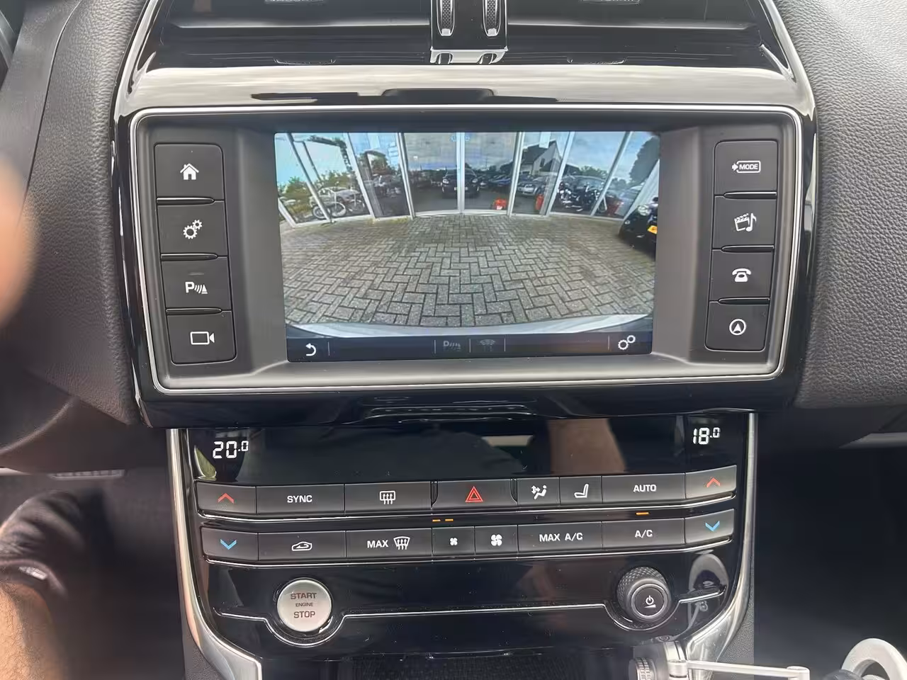 Jaguar XE 2.0 Portfolio R Sport Black Pack/Bomvol opties/Speciale kleurstelling/Nieuwstaat