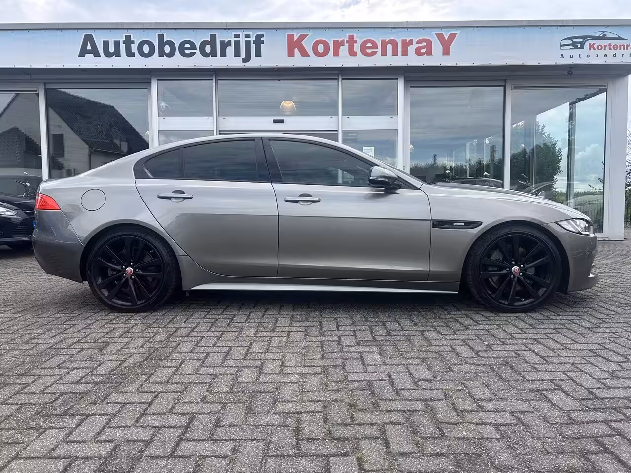 Jaguar XE 2.0 Portfolio R Sport Black Pack/Bomvol opties/Speciale kleurstelling/Nieuwstaat